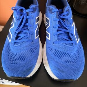 New Balance Men's 880Vibrant Blue Athletic Shoes